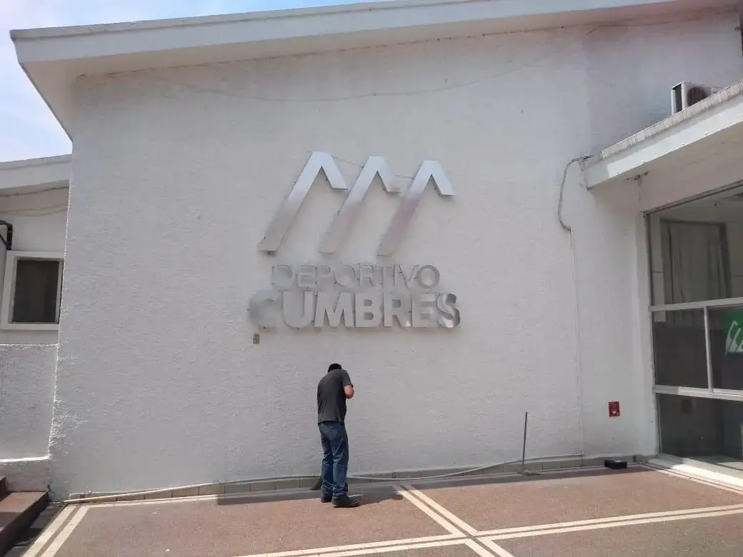 Anuncio luminoso, letras corpóreas Deportivo Cumbres
