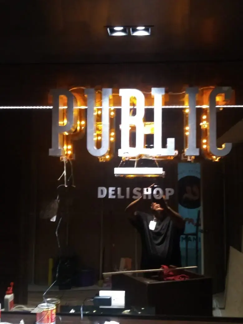 Anuncio luminoso, letras corpóreas PUBLIC DELISHOP