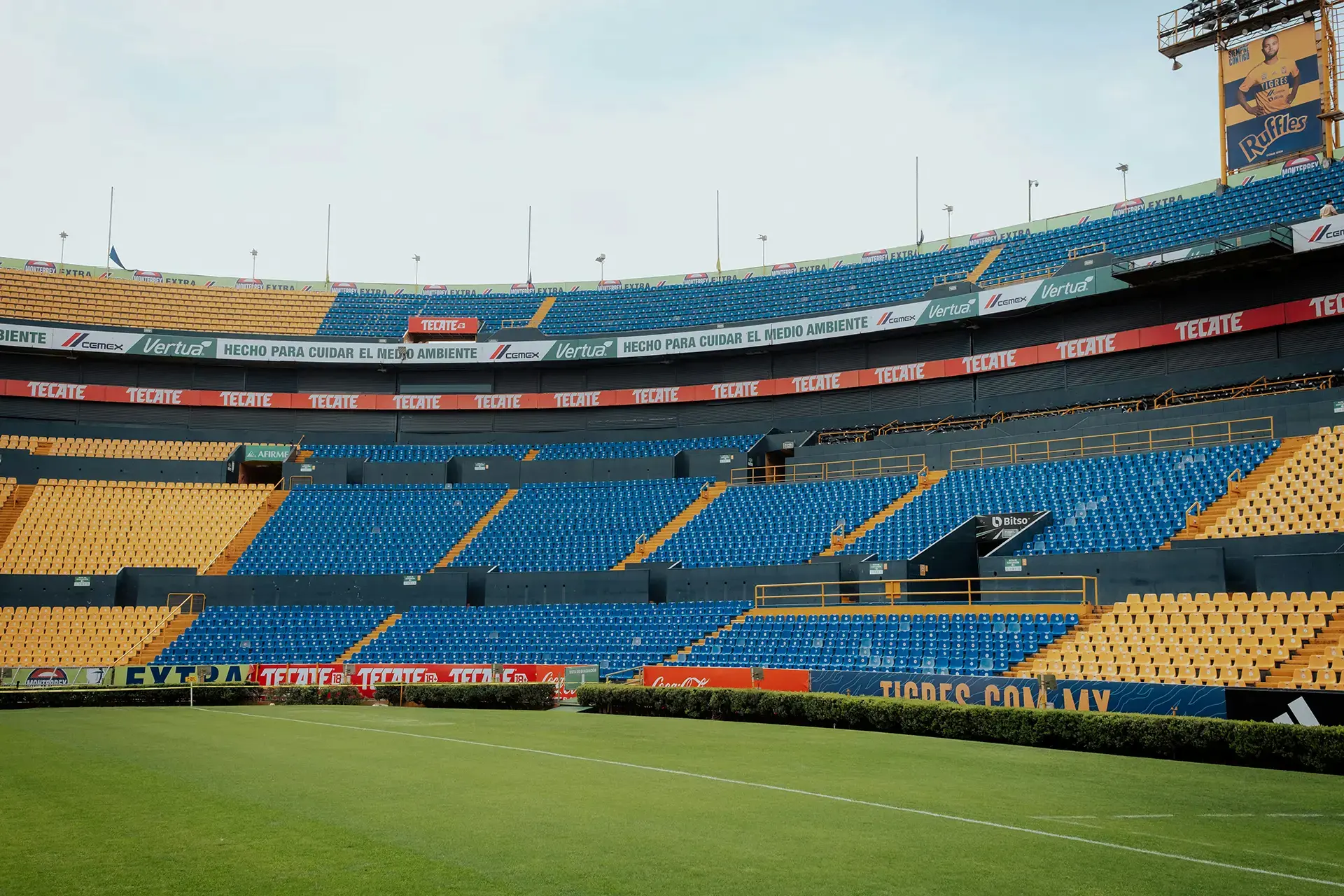 Gran formato CEMEX. Estadio el volcan