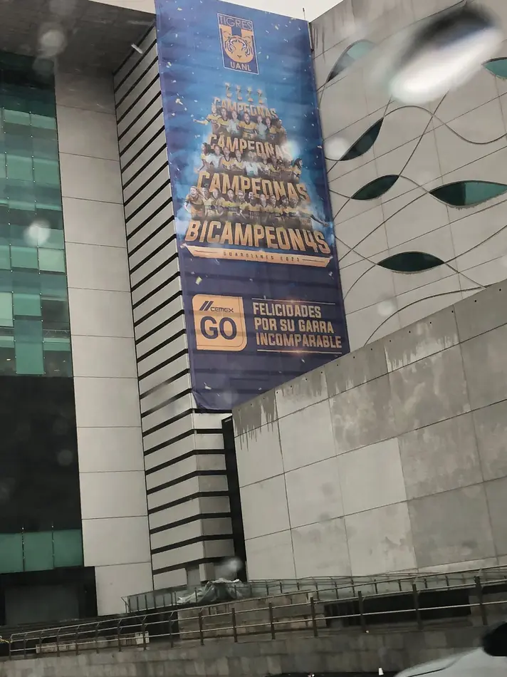 Corporativo Cemex Lona Mesh Publicitaria Fachadas Gran Escala - MkTing activo