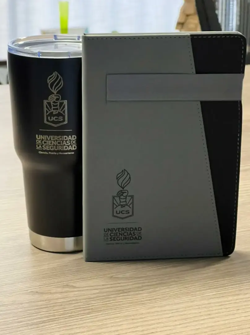 Kit Corporativo Universidad de ciencias de la seguridad, agenda y vaso térmico con grabado de su logo